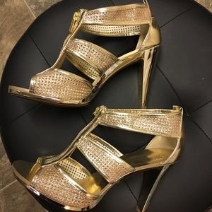 ✨Michael Kors Metallic Zip Heels✨